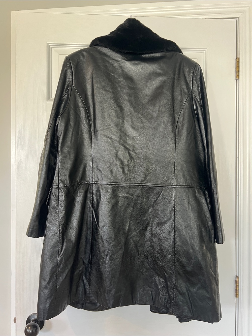 Danier Black Leather Double-Breasted Coat with Faux Fur Collar - Picture 4 of 6
